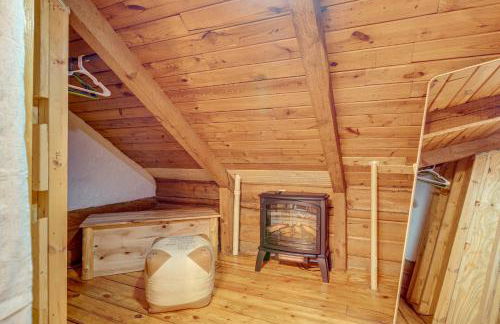 Soak in Hot Tub, Explore Outdoors Cleveland Cabin - Foto 15