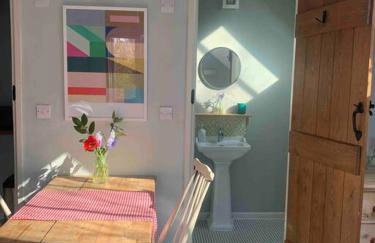 Bright, airy Annex in village with stunning views - Foto 8