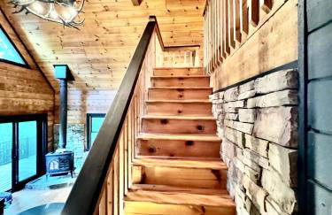 MOONLIGHT MOUNTAIN MANOR - Cedar Hot Tub, Views & Games - Foto 16