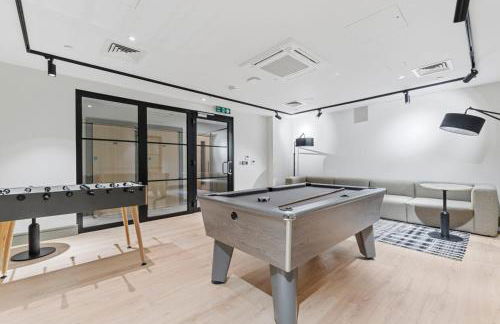 Luxury Apartment - West Wimbledon with Cinema & Game Room, Gym, Parking - Foto 24