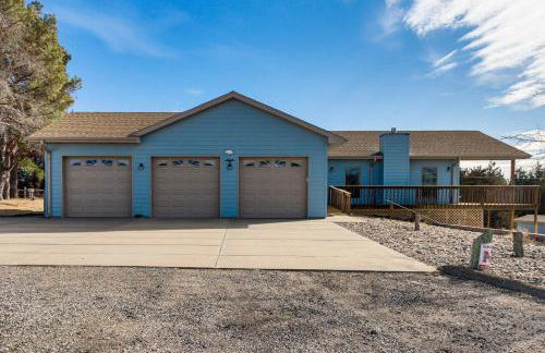 Deck with Lake Mac View! Spacious Family Retreat - Foto 27