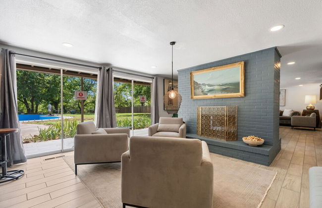 Spacious Family Home w Pool Hot Tub Large Yard - Photo 8