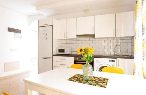 Casa Girasoles roof terrace, patio, air-con - Photo 9