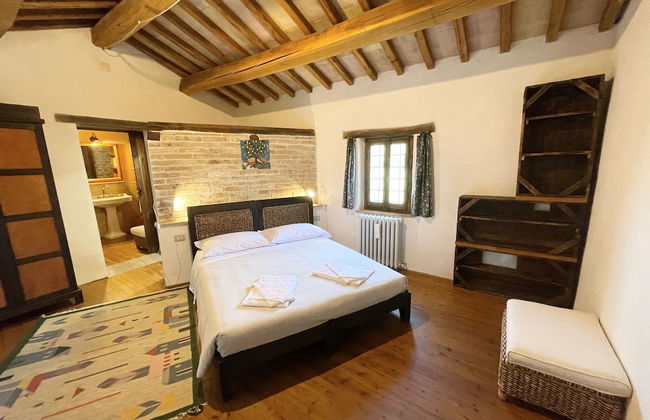 Spoleto Tranquilita Sleeps 20 With Wifi Pool Yoga Studio Gardens and Views - Photo 22