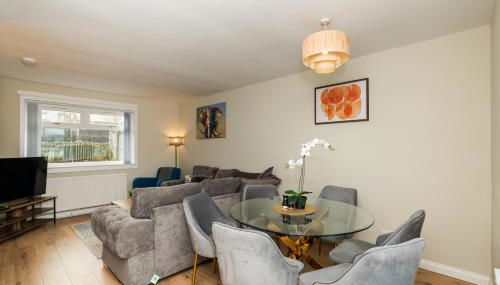 3 Bed House with Driveway- by Holiday Homes - Foto 5