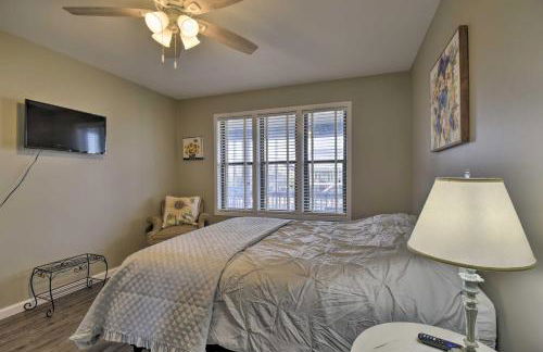 Steps to Sunset Beach Canal-Front Home with Dock! - Foto 7