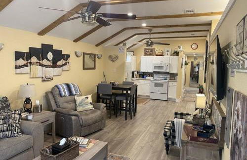 StockYards! Less than 4 minutes-Sleeps 8-Lee House - Foto 53