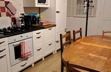 La Maison du Donjon - Gites de 8 personnes, parking privé avec jardin terrasse - Foto 49