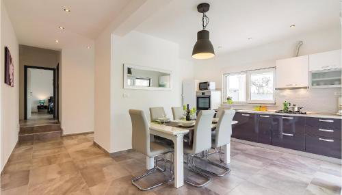 Three-Bedroom Holiday Home In Cetinici - Foto 3