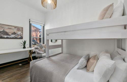 Old Town Retreat with Hot Tub - Steps from CSU! - Photo 15