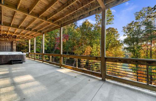 Honeysuckle Chalet - Luxe Mountain Chalet - Hot Tub, Wi-Fi, Pool Table, Party Deck, Fire Pit - 15 mins to Blue Ridge! - Foto 64