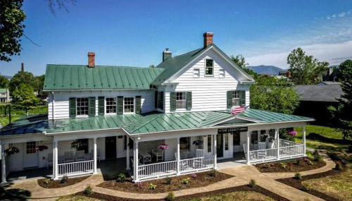 Romantic Historic Inn Suite with Mountain Views in Luray, Virginia - Photo 2