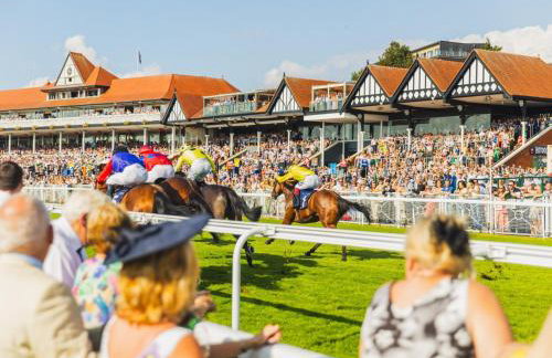 Chester Racecourse Views, Townhouse with Parking - Foto 25