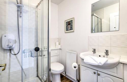 GuestReady - Stylish Apt w/ Parking near Edinburgh - Foto 22