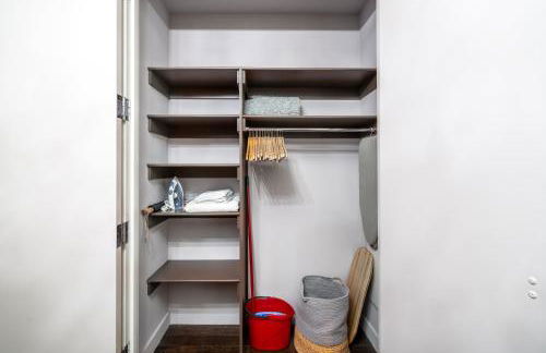 FiDi Studio with Work Setup by Anyplace - 8827 - Foto 11