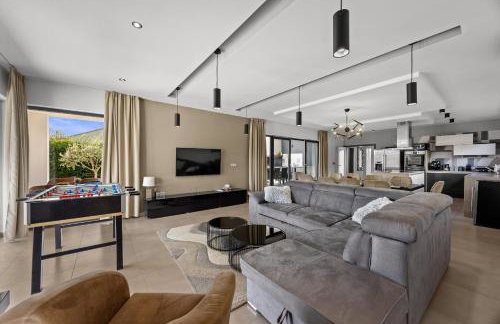 Villa Ula in Pula with heated pool, sauna & private tennis court - Photo 3