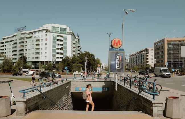 Chic Metro-side Apartment - Photo 4