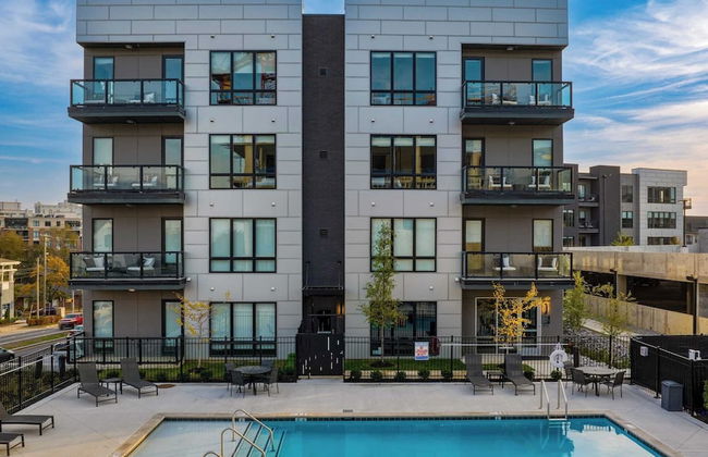 Prime Walkable Midtown Location, Pool, Gym Outlaw's Den by Avantstay - Foto 27