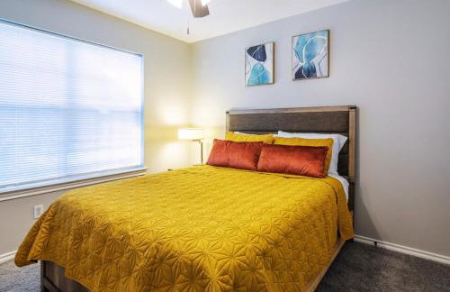 Cozy & Modern 5BR Smart Home with Yard and BBQ - Foto 14