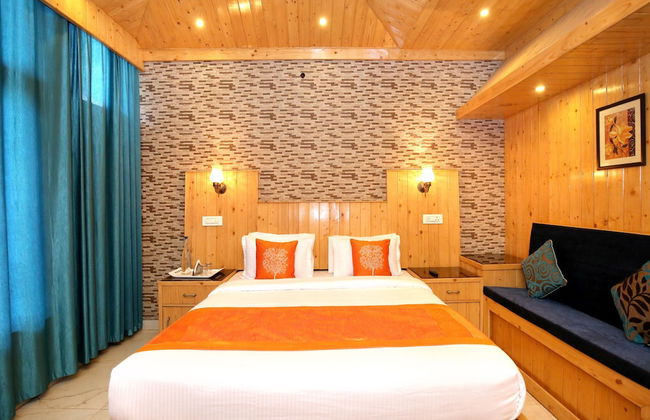 OYO 12170 Home Rustic Villa Kasauli - Photo 1