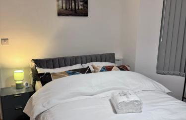 Modern 4 Bedroom House Sleeps 10 Free Parking Liverpool - Foto 18