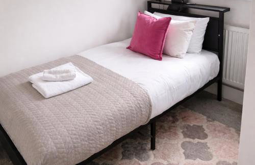 3 Bedroom Family Home with Drive & Garden near South Wimbledon - Foto 5