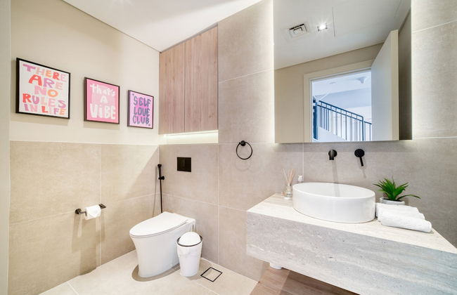 Luxe and Modern Duplex in Difc - Photo 69