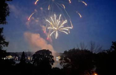 Luxury Lakeview Stay | Main&Guest House, Sleeps 10 - Foto 50