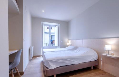 HERITAGE APARTMENTS CERDANYA al carrer Major i parking - Foto 31