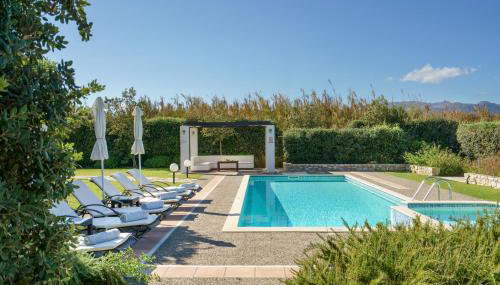 Stone Built Private villa Emerald with pool, 30m to Beach & BBQ! - Foto 5, sunbed