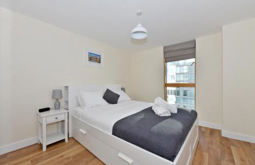 The Vizion serviced apartments from Pincott Properties - free parking, private balcony, and WiFi - Photo 21