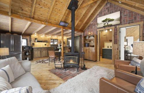 The Tyrolean Cabin. Panoramic Views. Hot Tub. - Photo 1