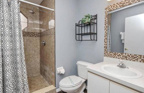 FABULOUS New Decor, Near Dis, Fireplace, Star Wars Children's BR, Next To Pool, LOW rates! - Foto 29