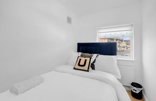 4 Bed - Sleeps 8 - Free Parking - Garden - Foto 5