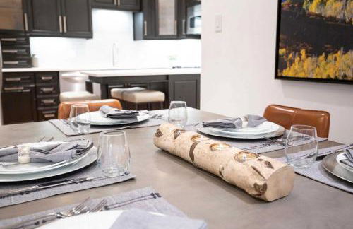 Updated 3BR, 3BA with Pool - Steps to Town - Foto 20