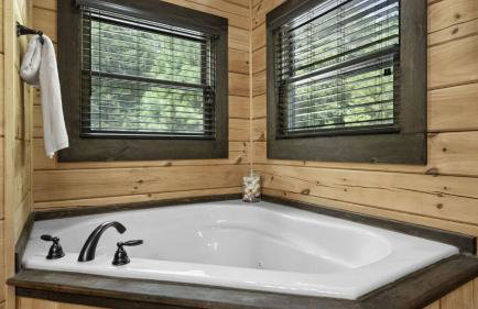 Waterfront 1-acre Private Dock, Hot Tub, Firepit Bankhead Lodge by Avantstay - Foto 56