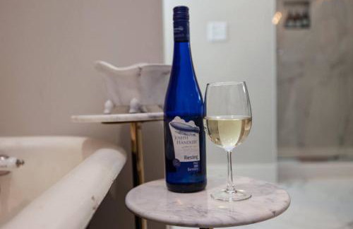 Downtown | Gorgeous | Pet Friendly! - Photo 65