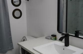 Stylish 4BR Prime Location Close to All! - Foto 6