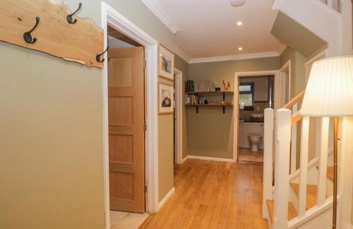 Little Foxes - Photo 15