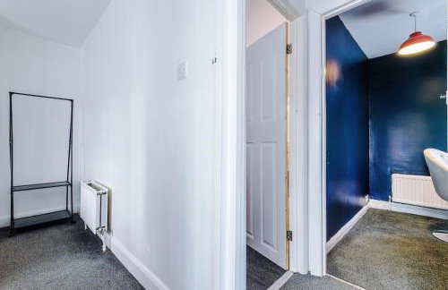 Charming 2 Bed House, Sleeps 6, Free parking, Contractors welcome - Foto 24