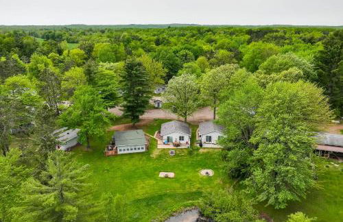 Lakeside Cabin with Fire Pit Near Pine Point Park! - Foto 36