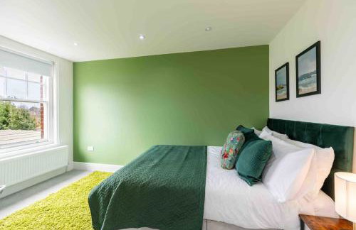 The Lymington Hub Slps 13 hot tub/chef/spa - Photo 44