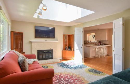 Bright & Open Central A C Dog Friendly - Photo 11