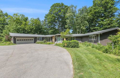 Bright 4BDR Home by Lake MI Arcadia Bluffs Portage Lake More - Photo 16