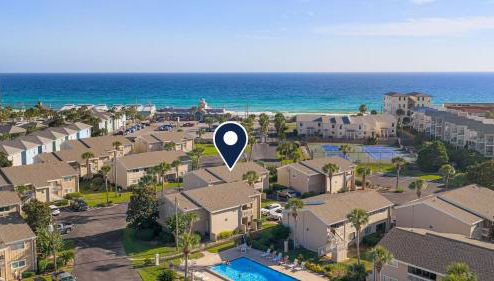 Steps from the Sand Bright Coastal Stay w Pool Access Coastal Hideaway by AvantStay - Foto 1, Other