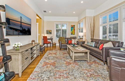 Downtown Villa by Paradise Retreats - Photo 2