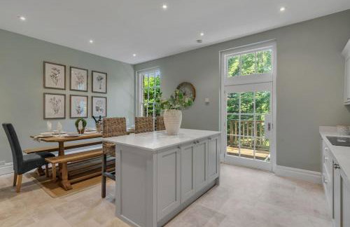 Stylish 4-Bed Apartment in Suffolk l Near Town - Foto 21