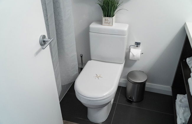 QuickStay Yorkville Condo - Yonge & Bloor - Photo 20