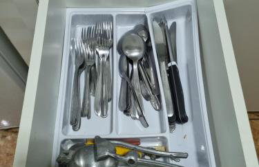 Lindo Apartamento, WiFi Rápido, 2 Banheiros, Suíte, Sala Confortável, Cozinha Completa, Microondas, Entrada Privativa, Perto do Shopping Pátio Matosinhos, 5 min do Centro Histórico - Foto 16