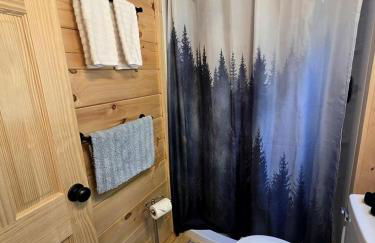 Incredible Modern Tiny Log Cabin near the Ammonoosuc River for a Romantic Getaway in New Hampshire - Foto 5